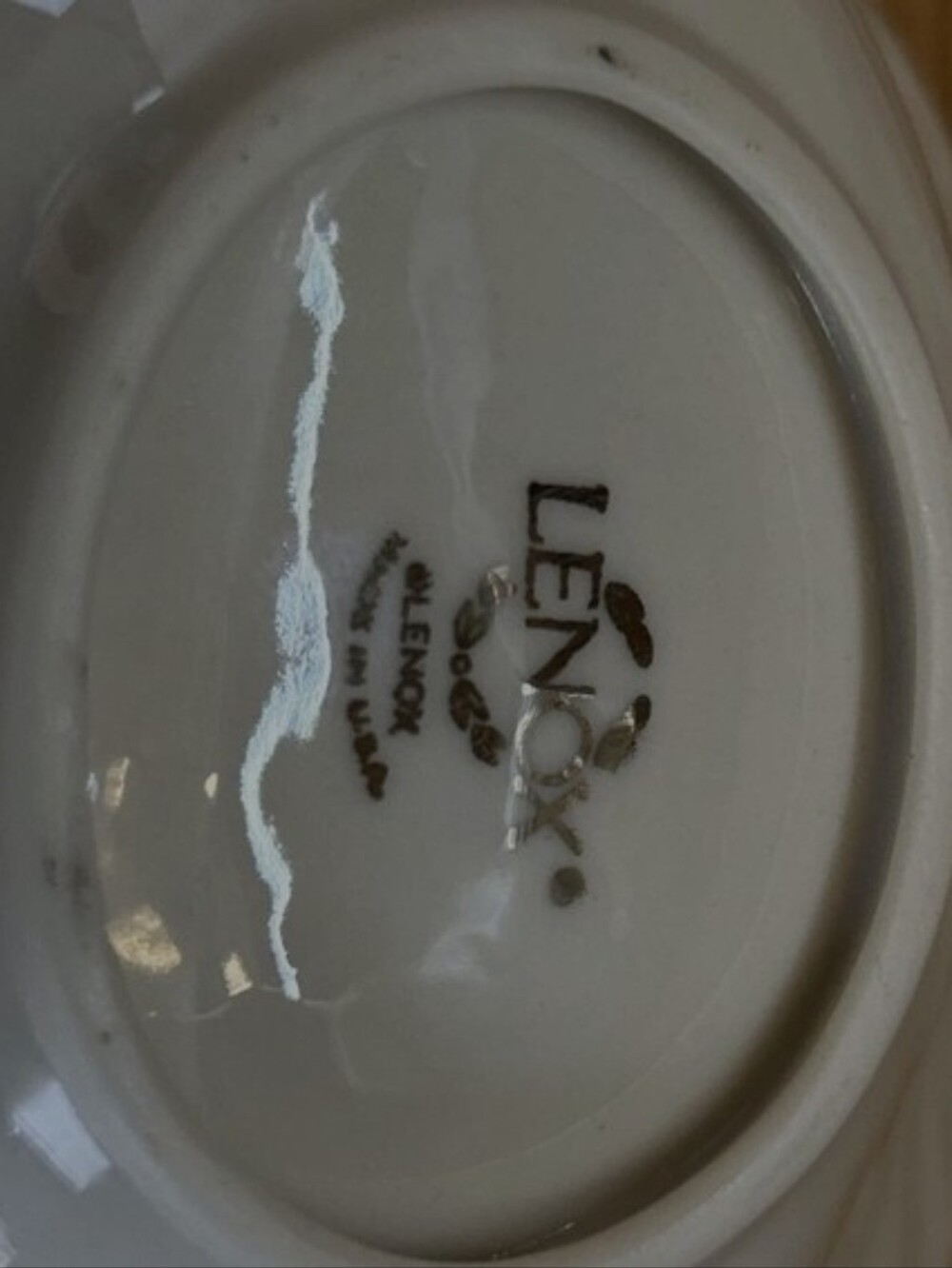 Vintage Lenox White Porcelain Dove-Shaped Candy/Nut Bowl with 24kt Gold Rim - Picture 3 of 3